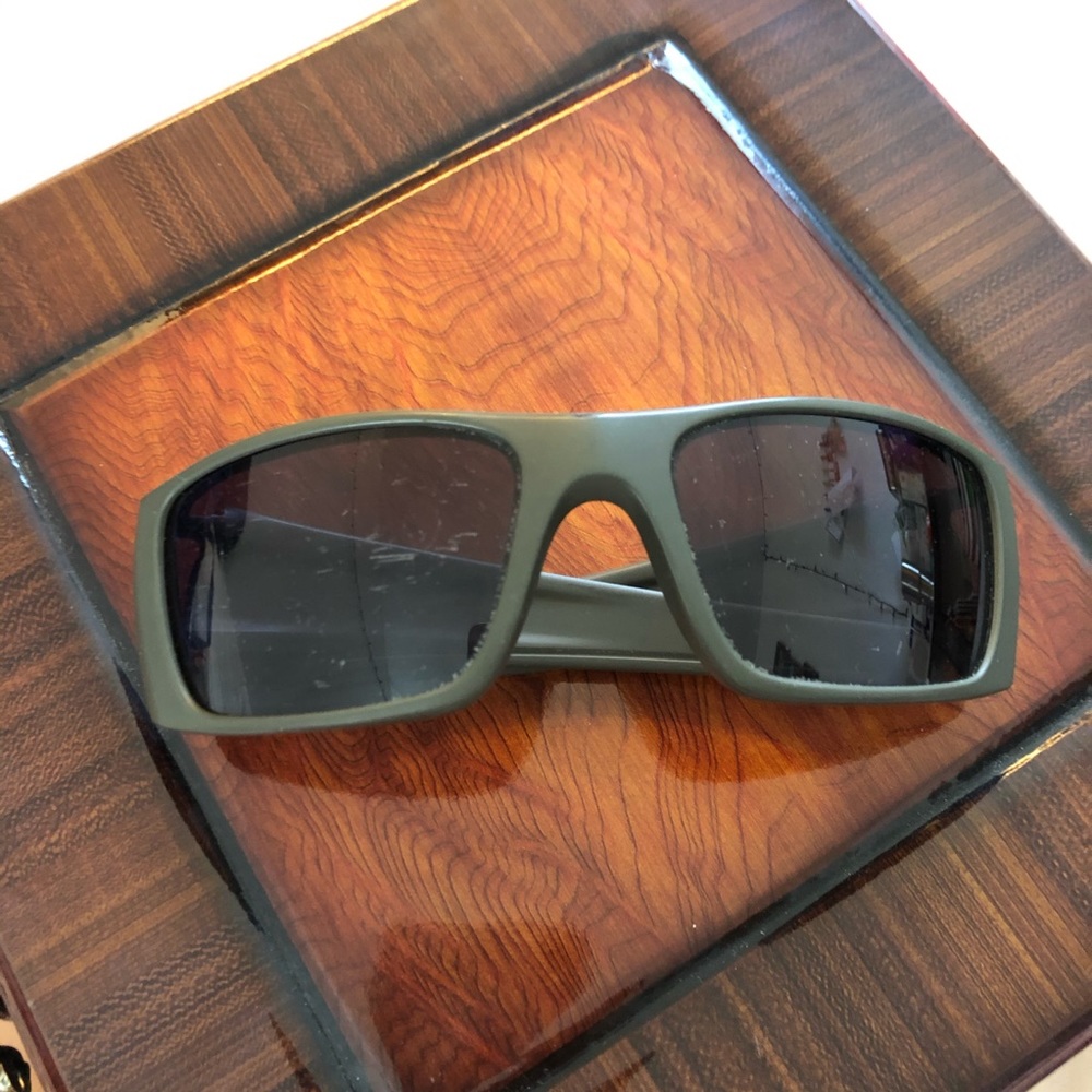 MENS OAKLEY SUNGLASSES